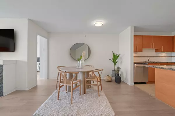 Burnaby, BC V5B 0A1,2225 Holdom AVE #1204