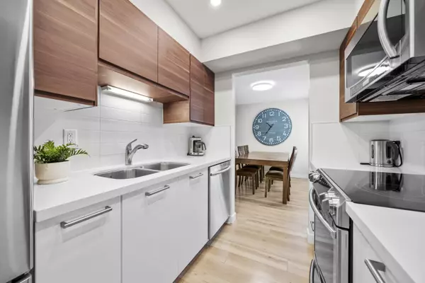 White Rock, BC V4B 4C6,1531 Merklin ST #206