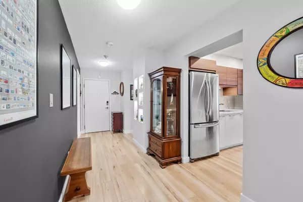 White Rock, BC V4B 4C6,1531 Merklin ST #206