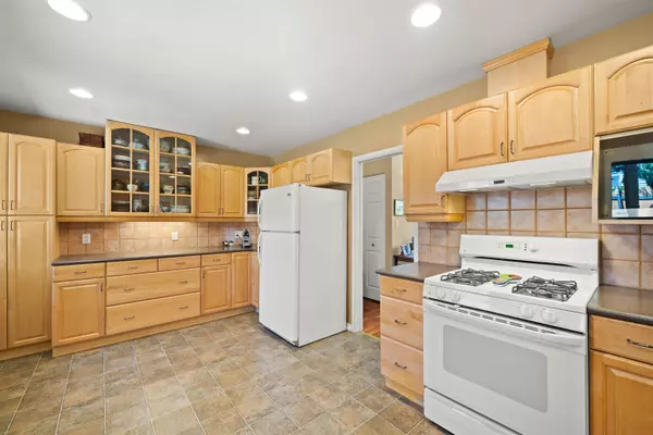 New Westminster, BC V3L 4L8,83 Mott CRES