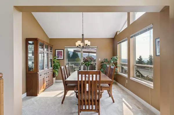 North Vancouver, BC V7K 1N9,1084 Chamberlain DR