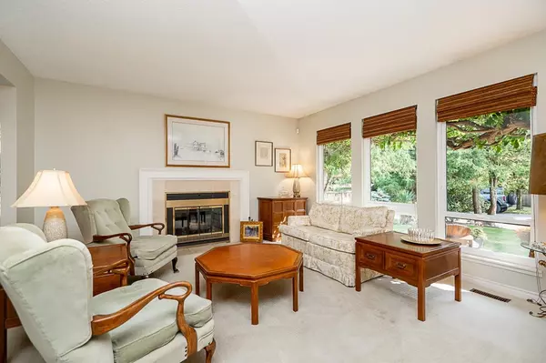 Delta, BC V4E 2X3,11943 Briarwood PL