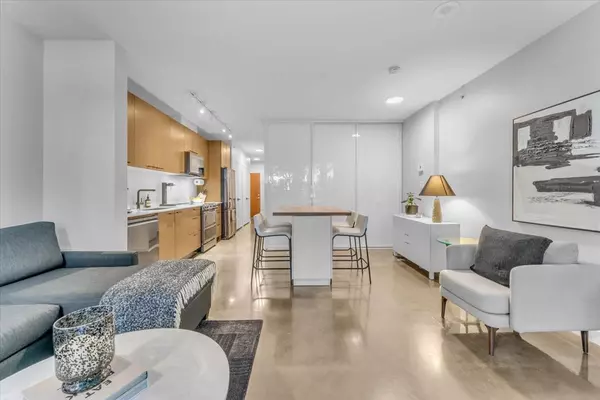 Vancouver, BC V6A 0B4,221 Union ST #210