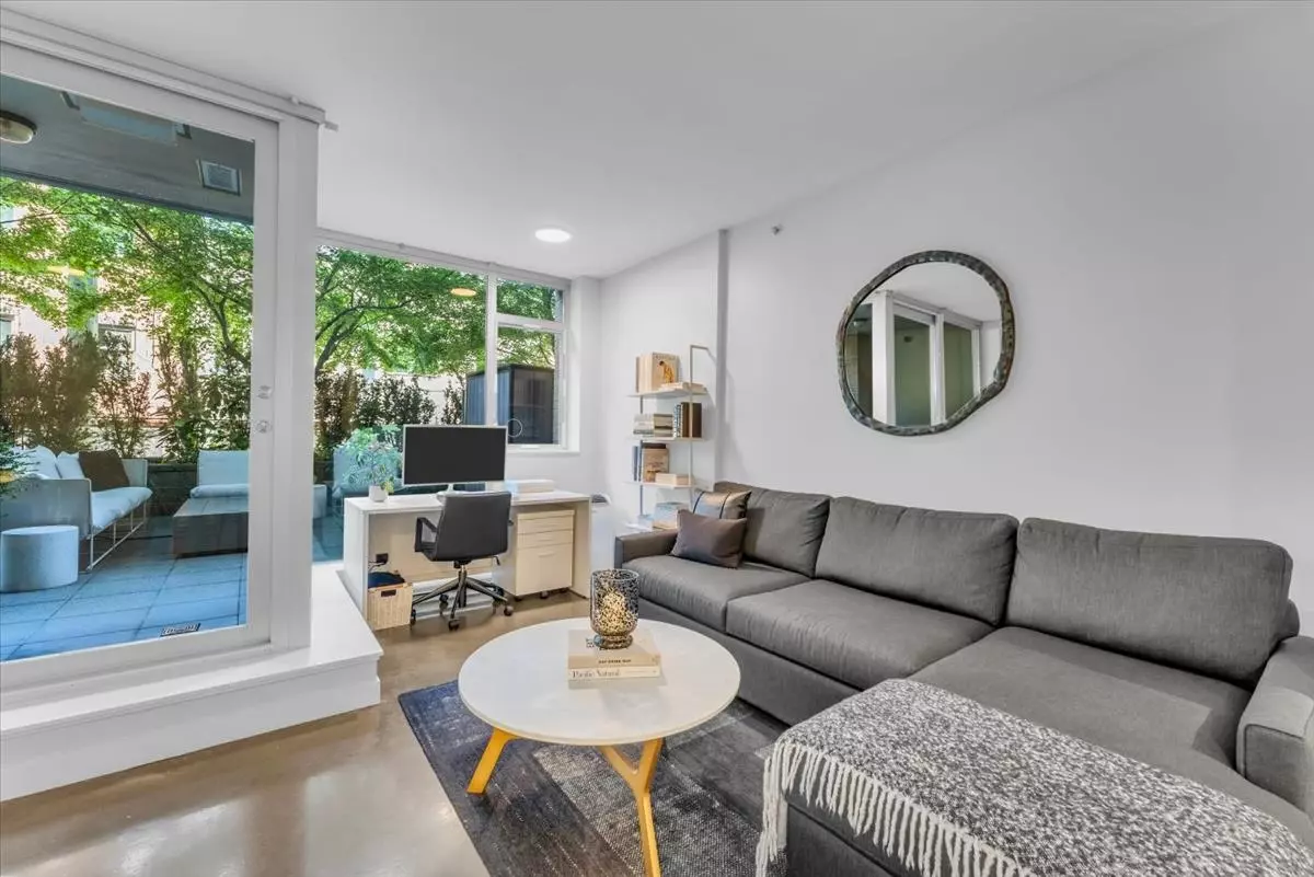 Vancouver, BC V6A 0B4,221 Union ST #210