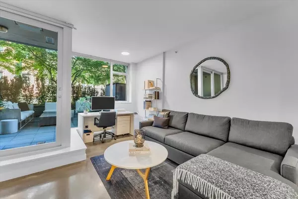 221 Union ST #210,  Vancouver,  BC V6A 0B4