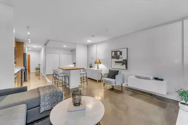 Vancouver, BC V6A 0B4,221 Union ST #210