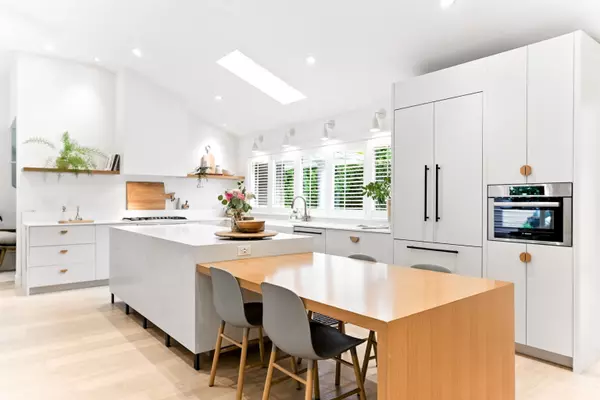 West Vancouver, BC V7W 1P4,5621 Eagle Harbour RD