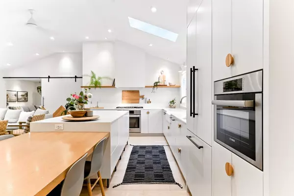 West Vancouver, BC V7W 1P4,5621 Eagle Harbour RD