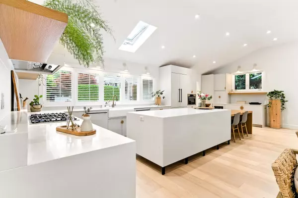 West Vancouver, BC V7W 1P4,5621 Eagle Harbour RD