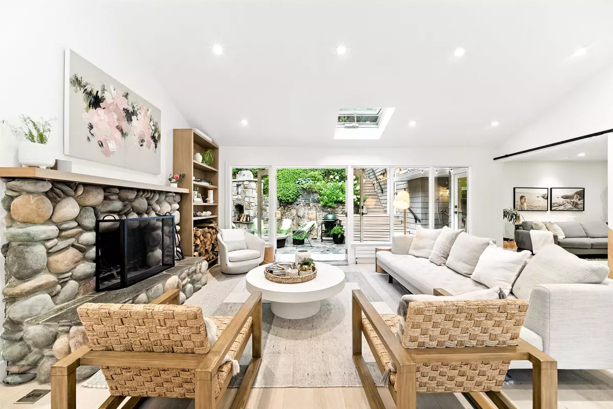 West Vancouver, BC V7W 1P4,5621 Eagle Harbour RD