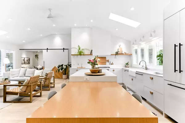 West Vancouver, BC V7W 1P4,5621 Eagle Harbour RD