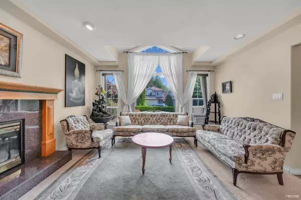 Burnaby, BC V5J 3X2,7093 Dow AVE