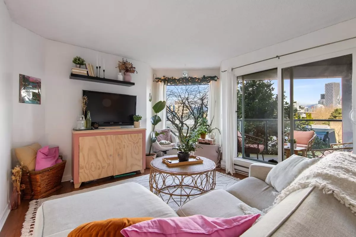 Vancouver, BC V6H 3Y8,1345 W 4th AVE #205