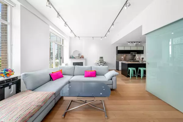 Vancouver, BC V6B 0H2,535 Smithe ST #405