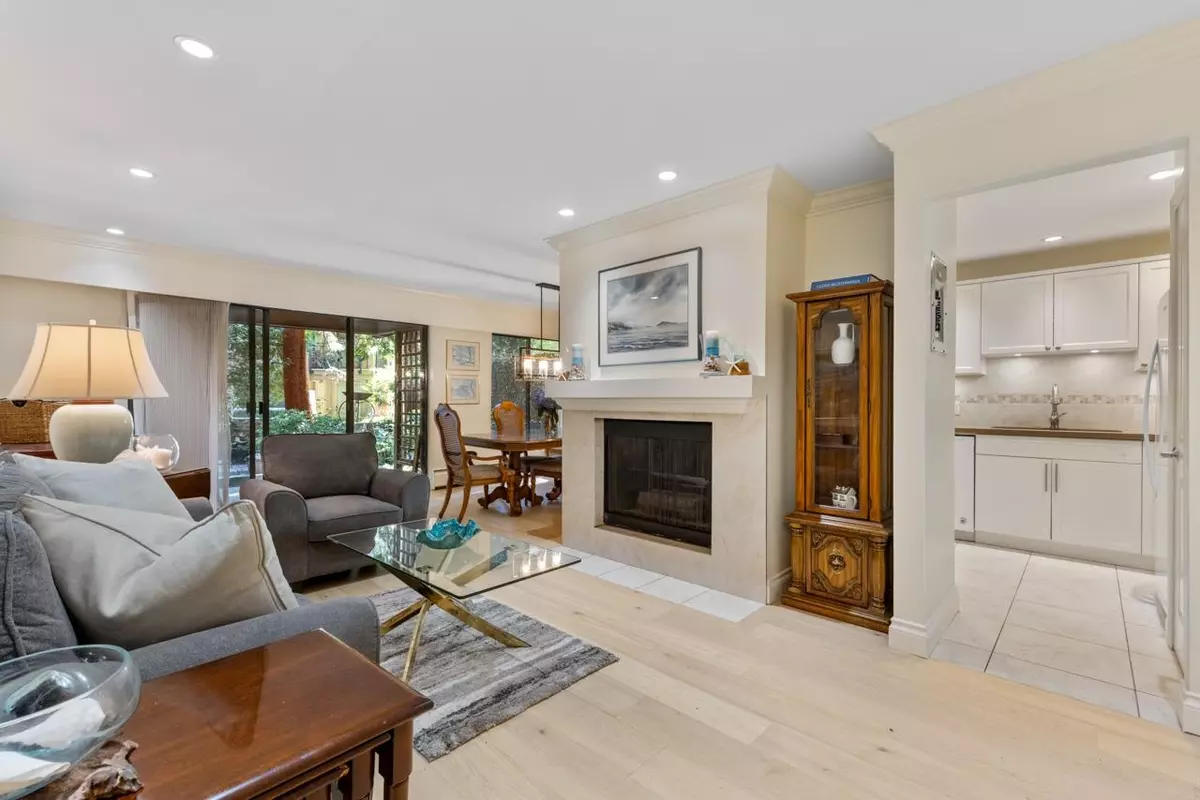 North Vancouver, BC V7J 2R3,2620 Fromme RD #106