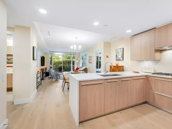 North Vancouver, BC V7J 0C6,2707 Library LN #308