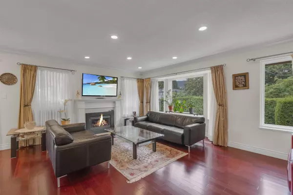 North Vancouver, BC V7P 1X2,1685 Hope RD