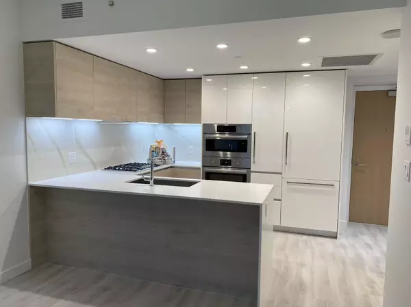 Burnaby, BC V5C 0M6,2085 Skyline CT #505