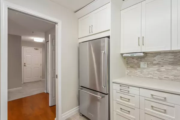 West Vancouver, BC V7V 1K3,2150 Marine DR #5