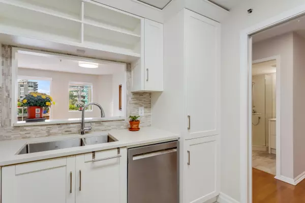 West Vancouver, BC V7V 1K3,2150 Marine DR #5