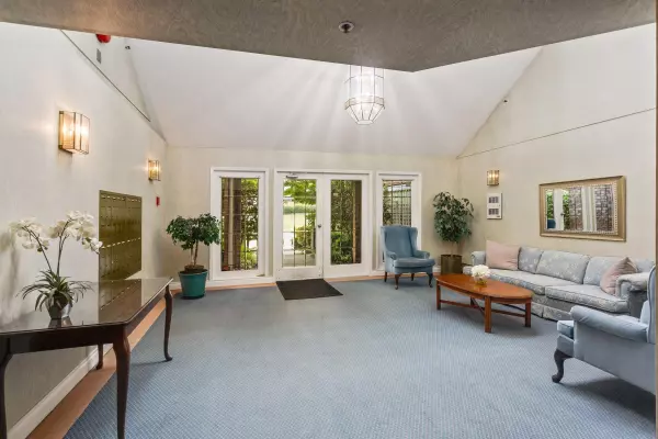 West Vancouver, BC V7V 1K3,2150 Marine DR #5