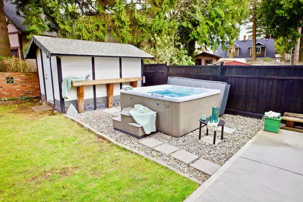 Surrey, BC V4A 6G5,1756 148a ST