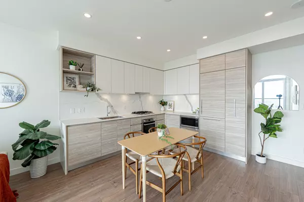 Coquitlam, BC V3K 0G6,585 Austin AVE #1406