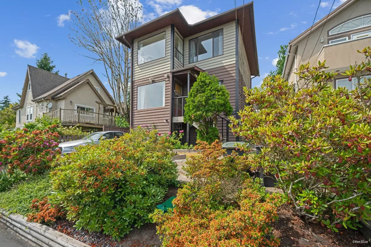 Burnaby, BC V5J 2L3,4925 Clinton ST