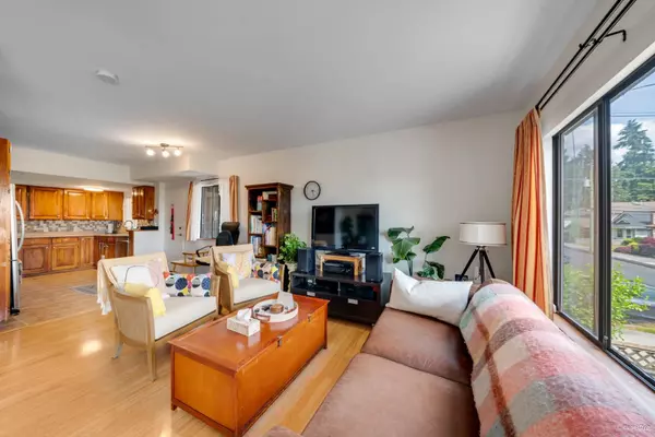 Burnaby, BC V5J 2L3,4925 Clinton ST