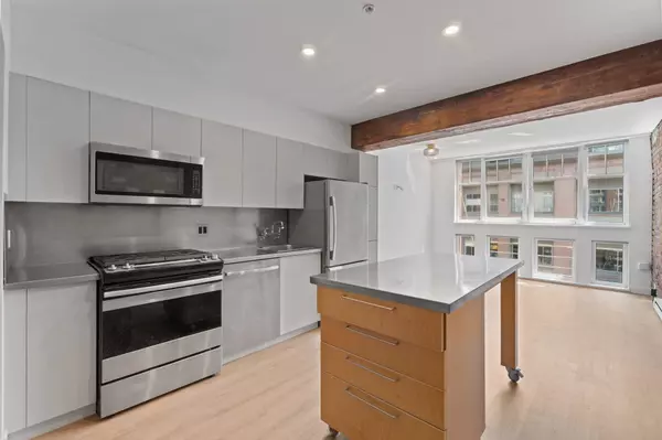 Vancouver, BC V6B 2R9,1072 Hamilton ST #308