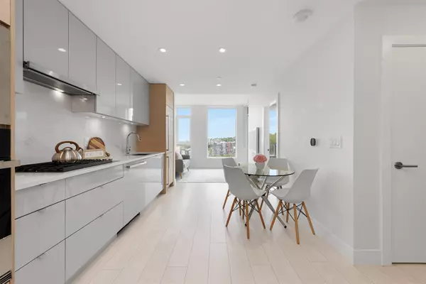 Vancouver, BC V5S 0E3,3438 Sawmill CRES #1304