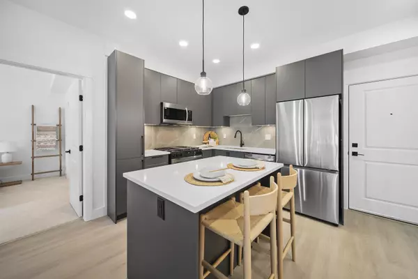 Surrey, BC V0V 0V0,3465 146a ST #611