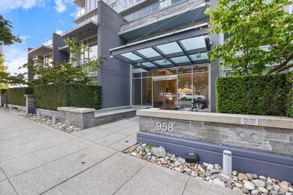 Coquitlam, BC V3K 0C5,958 Ridgeway AVE #305