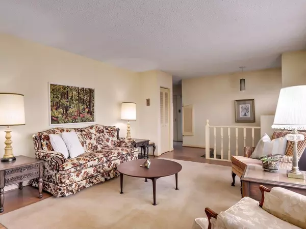 Burnaby, BC V3N 1M3,7948 17th AVE