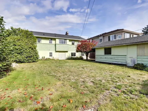 Burnaby, BC V3N 1M3,7948 17th AVE