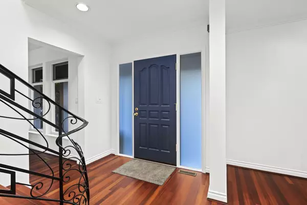 West Vancouver, BC V7V 2C2,2240 Kings AVE