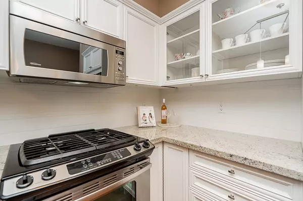 North Vancouver, BC V7J 1S3,1111 E 27th ST #107