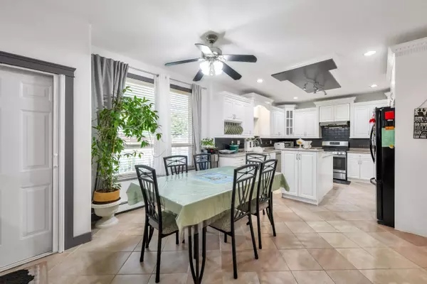 Surrey, BC V3V 8E2,9093 141b ST