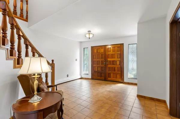 Burnaby, BC V5B 4R7,5470 Braelawn DR