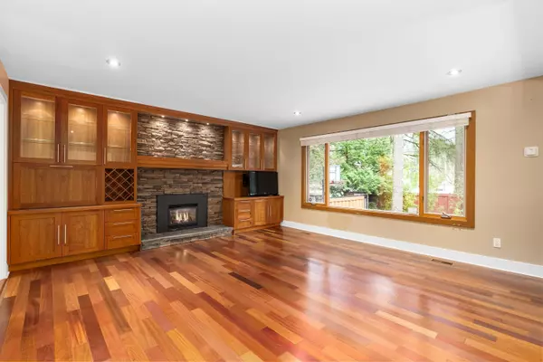 North Vancouver, BC V7R 4K2,4793 Capilano RD