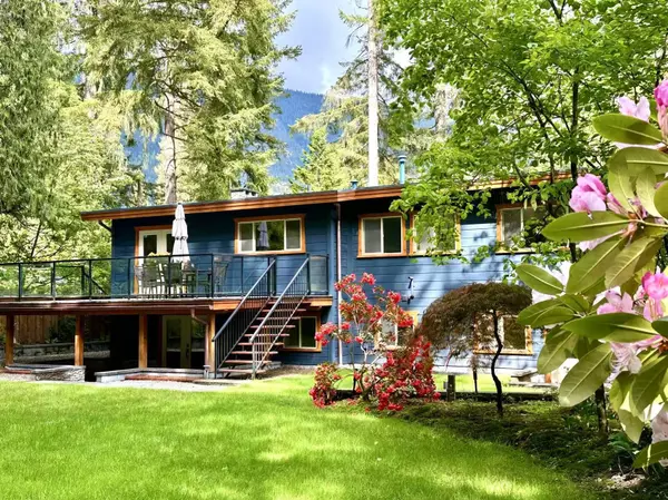 North Vancouver, BC V7R 4K2,4793 Capilano RD