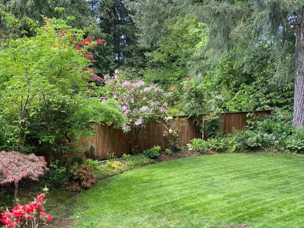 North Vancouver, BC V7R 4K2,4793 Capilano RD