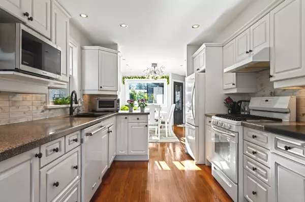 North Vancouver, BC V7R 2H2,980 Montroyal BLVD