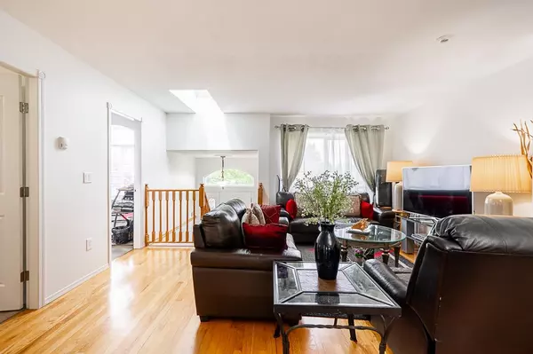 Burnaby, BC V3N 1C2,7936 Edmonds ST