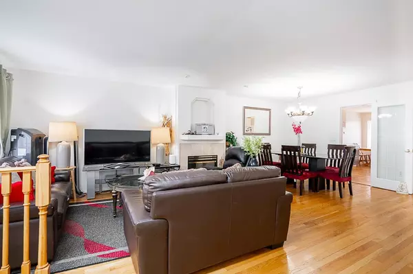 Burnaby, BC V3N 1C2,7936 Edmonds ST