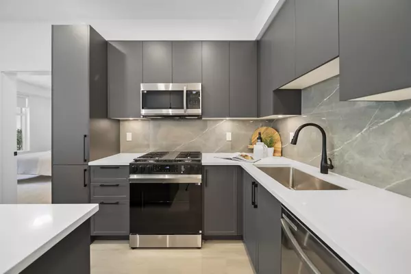 Surrey, BC V0V 0V0,3438 146a ST #317