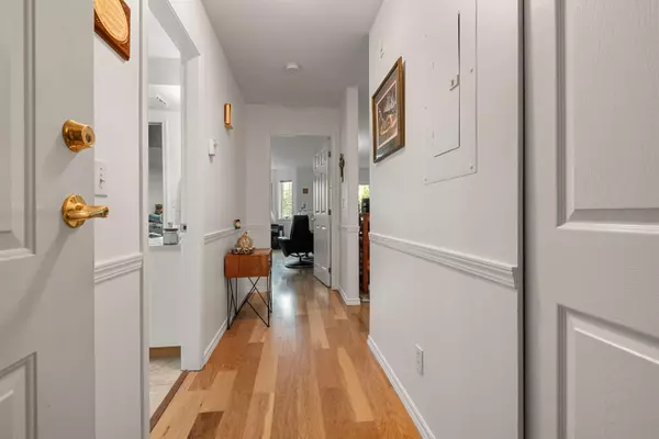 Chilliwack, BC V2P 4J3,8934 Mary ST #206