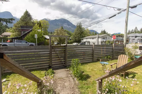 Squamish, BC V8B 0B3,37992 Fifth AVE