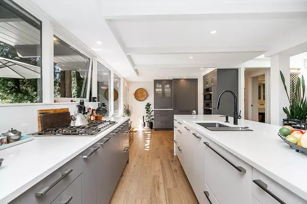 West Vancouver, BC V7W 2S3,6070 Marine DR