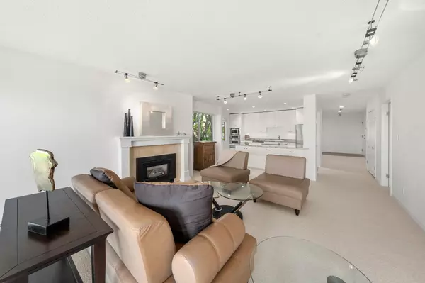 West Vancouver, BC V7V 1Y1,2408 Haywood AVE #201